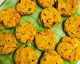 A picture of step 2 of Salmon patties.