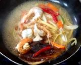 รูปขั้นตอนการทำที่ 4 ของ กุ้งผัดขิง ราดหน้าข้าว