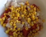 Foto del paso 2 de la receta: Ensalada de tomate y maíz