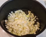 Foto del paso 2 de la receta: Tiburones con guiso de ternera y pimientos