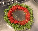 Une image de l'étape 3 de Salade de roquette au jambon blanc et légumes du jardin.