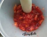 A picture of step 2 of Strawberry Basundi.
