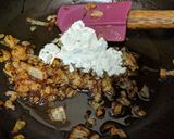 Foto langkah ke 3 dari resep Brown Onion Gravy.