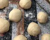 A picture of step 4 of Chicken stuffed buns.