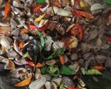 Foto langkah ke 6 dari resep Tumis Ati-Ampela Mercon.