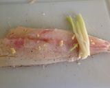 Foto del passaggio 3 della ricetta Pagello fragolino alla pizzaiola