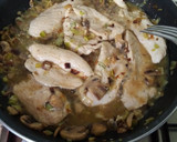 Foto del paso 4 de la receta: Filetes de pollo con puerro y champiñón