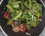 Foto langkah ke 3 dari resep Tumis Genjer Oncom.