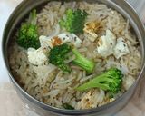 A picture of step 4 of Broccoli Paneer Pulav.