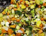 A picture of step 1 of Mixed vegetables chiwda upma.