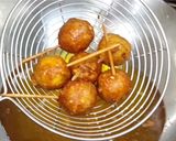 A picture of step 5 of Vrat ke liye aloo lolipop.