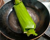 Foto langkah ke 7 dari resep Nasi Bakar Ayam Suwir.
