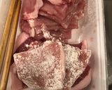 Hình bước làm 2 của món Thịt nạc vai lắc bột