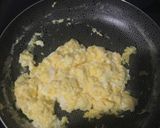 Foto del paso 4 de la receta: Huevitos revueltos en leche