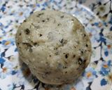 A picture of step 4 of Methi mathri.