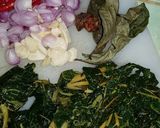 Foto langkah ke 1 dari resep Oseng Daun Pepaya.
