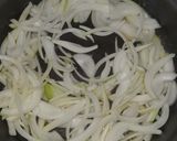Foto del paso 2 de la receta: Bollos rellenos de salchicha enchipotlada