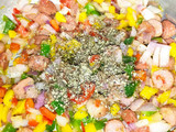 Penne con pimientos rojos, verdes y amarillos