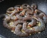 Foto del paso 2 de la receta Langostinos al ajillo con cava 🦐🍾