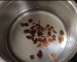 A picture of step 2 of Herbal milk tea.