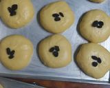 Foto langkah ke 2 dari resep Raisin & Cheese Oyaki.