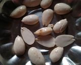 A picture of step 1 of Almonds Milk Shakes.