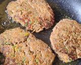 A picture of step 2 of Vegetable and Beef Burger Patties.