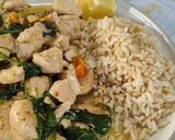 Foto del passaggio 5 della ricetta Bocconcini di pollo al curry con spinacino