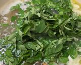 Foto langkah ke 6 dari resep Sop Ayam Daun Kelor.