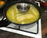 Foto del paso 6 de la receta: Supremas de bacalao y merluza en salsa con habas baby