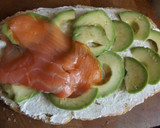 Foto del paso 2 de la receta: Bruschettas de jamón y de salmón ahumado