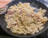 Une image de l'étape 11 de Farfalles au jambon cru, coulommiers et persil.