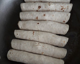 Foto del paso 2 de la receta: Tacos dorados de pollo (flautas)