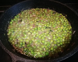 Foto del paso 5 de la receta: Guisantes de la huerta en salsa a la menta y huevo frío 🥚