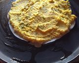 A picture of step 4 of Sandwitch Chila with green chutney.