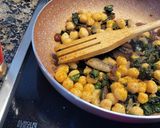 Foto del paso 4 de la receta: Espinacas con garbanzos sabores de mi cocina