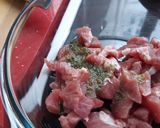 Foto del paso 2 de la receta Bocaditos de cerdo al ajillo con verduras a la soja