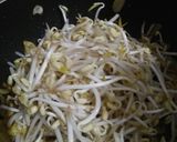 Foto langkah ke 4 dari resep Cah Tauge Telur Dadar.