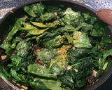 Foto del paso 5 de la receta Espinacas con pasas, ajos tiernos y curry 