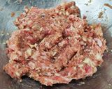 รูปขั้นตอนการทำที่ 2 ของ หมูสับปลาเค็มนึ่ง
