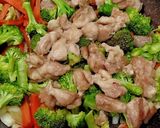 Foto langkah ke 3 dari resep Tumis Brokoli Ayam Bakso.