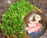 Hình bước làm 1 của món Rau mầm đậu xào thịt xong khói,tỏi