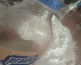 A picture of step 4 of Royal icing.