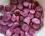 Foto langkah ke 2 dari resep Ubi Ungu Goreng.