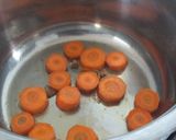 Csirkeaprólék leves - csirkelábból és farhátból recept fázis 3 fotója