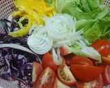 Hình bước làm 1 của món Salad xúc xích sốt mè rang