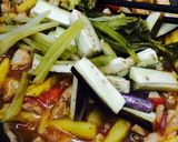 Hình bước làm 5 của món Mì udon xào rau quả chua cay 🍝