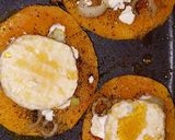 Une image de l'étape 5 de Tartine de butternut chèvre miel et pignon de pin.