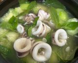 Hình bước làm 6 của món Canh Mực Nấu Mướp Húng Quế