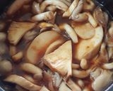 Hình bước làm 4 của món Nấm kho lá quế
